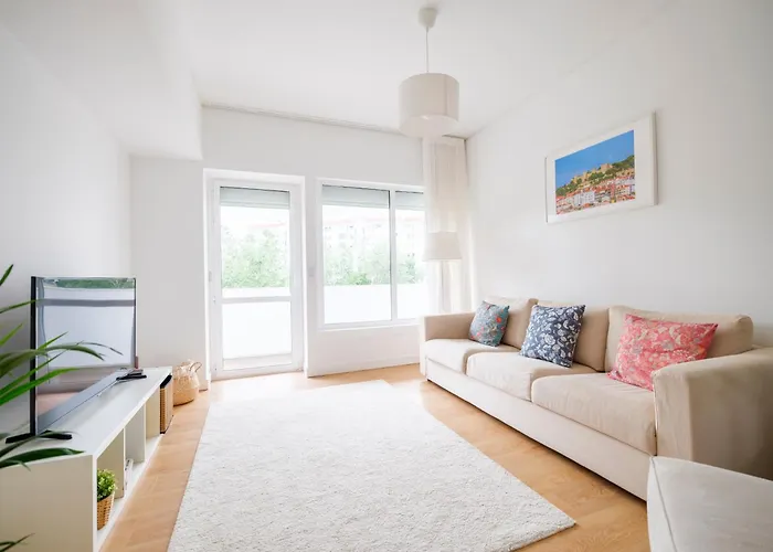 Olivais Spacious Apartment Near Airport
