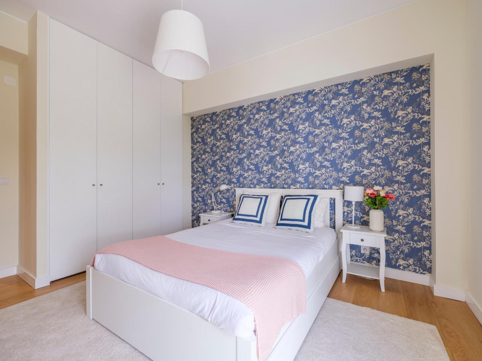 Olivais Spacious Near Airport