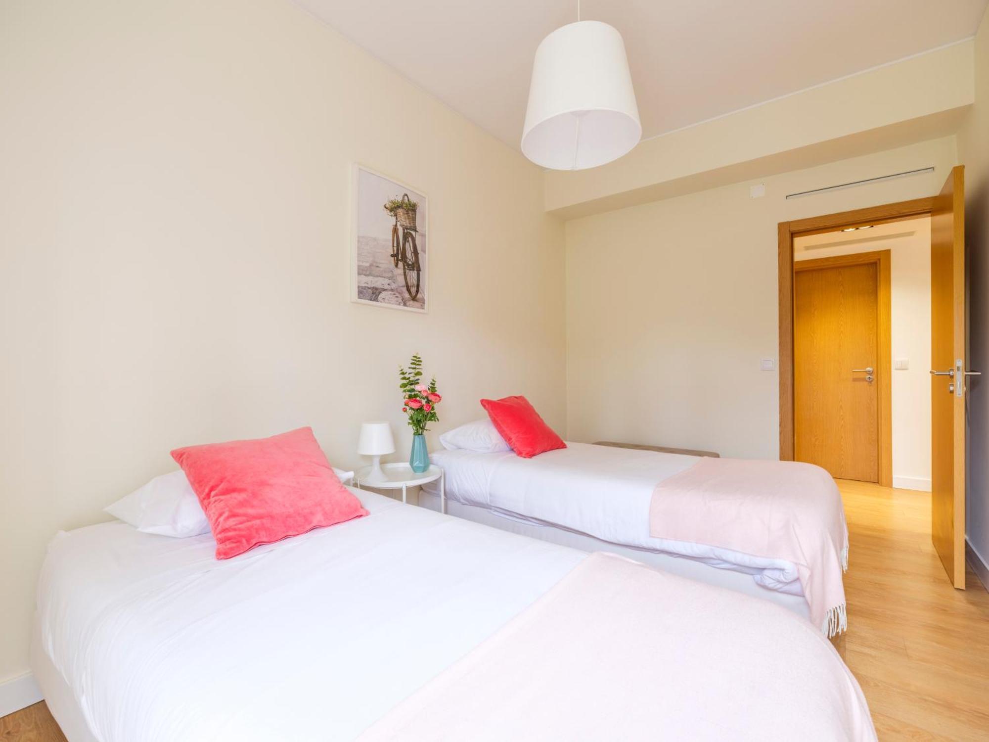 Apartment Olivais Spacious Near Airport *